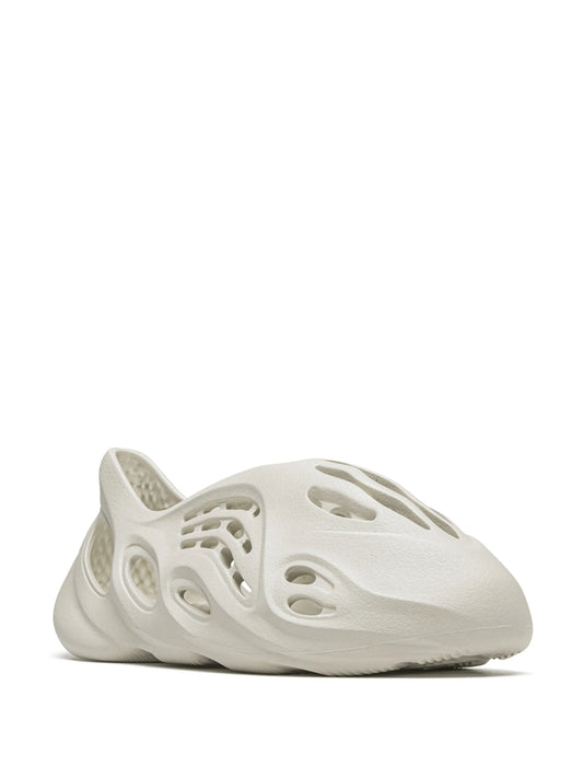 Onyx foam slip-on sneaker

Ararat  yeezy style eva runner

lightweight futuristic foam clog

void worldwide sculpted slip-ons