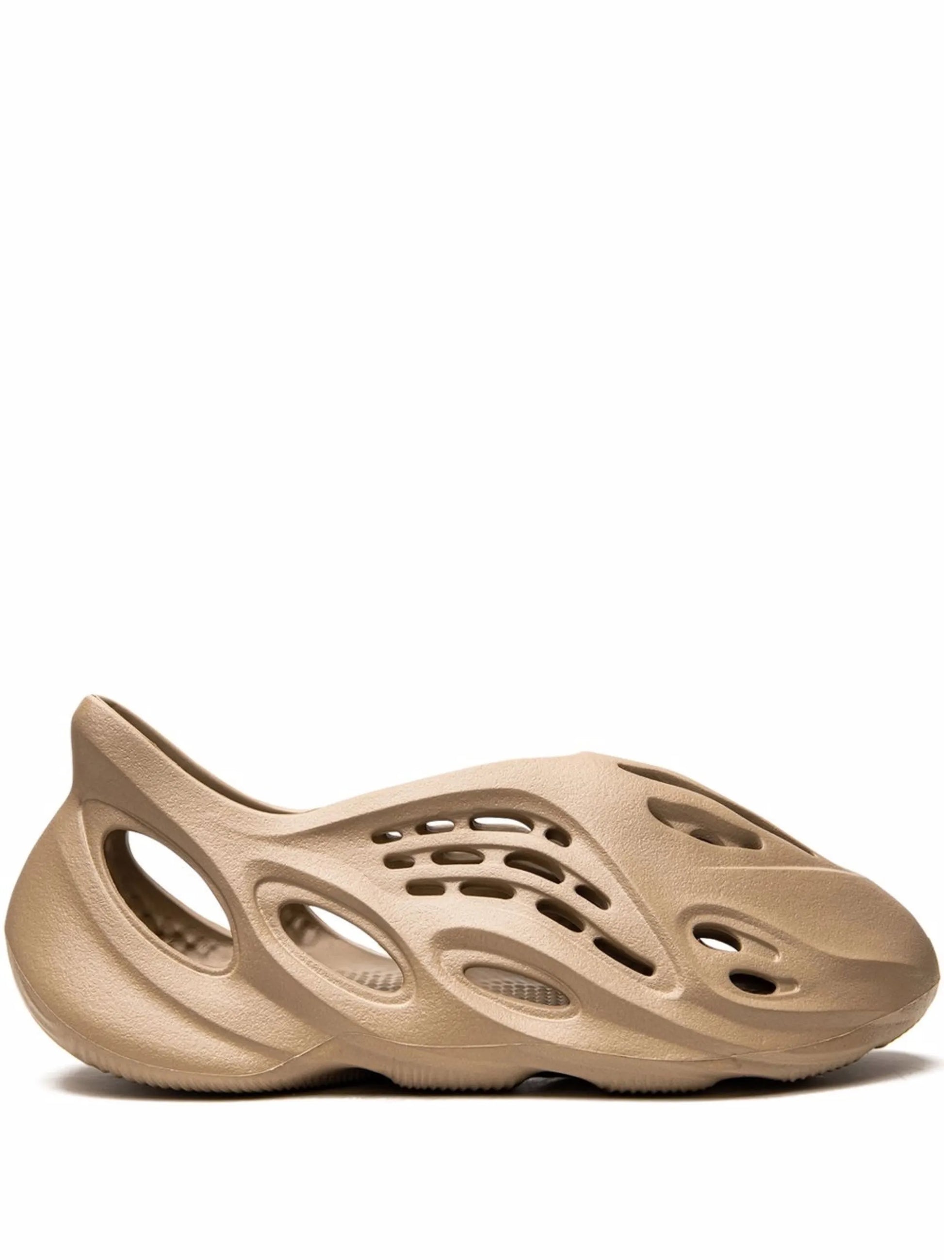 Mist foam runner sneaker

earth tone eva streetwear shoe

yeezy style foam slip-on clog

void worldwide futuristic foam runner