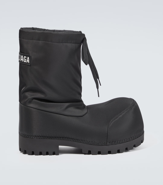 Alaska low-profile snow boots triple black

black winter streetwear boots

fabric and leather snow boots

VOID WORLDWIDE winter boots