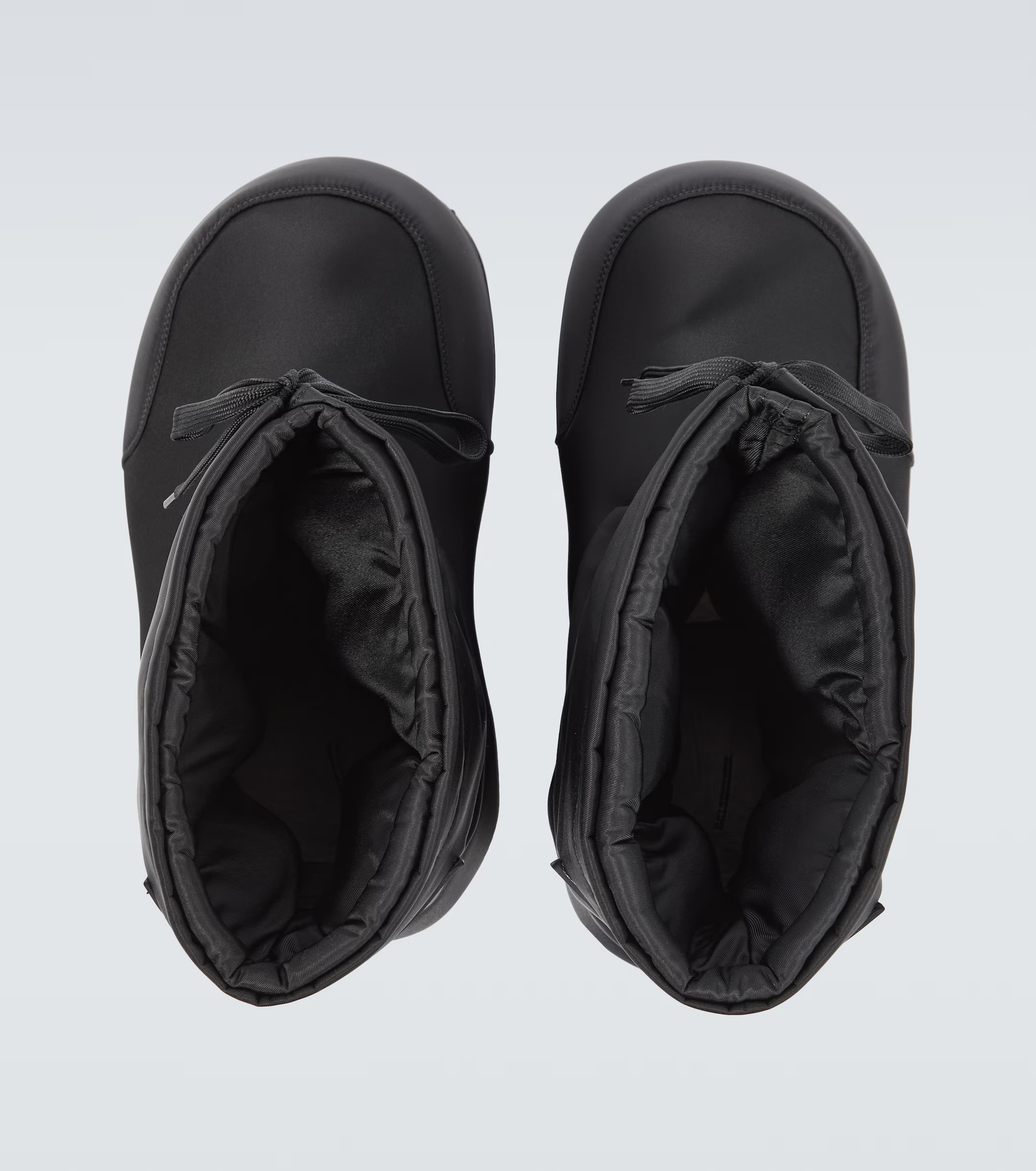 Alaska low-profile snow boots triple black

black winter streetwear boots

fabric and leather snow boots

VOID WORLDWIDE winter boots