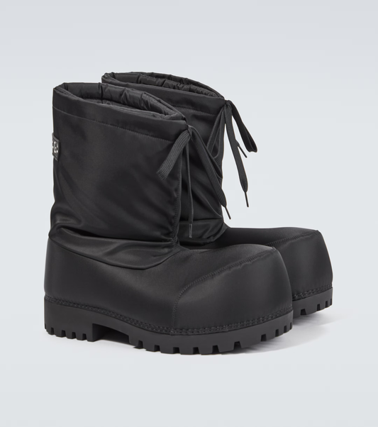 Alaska low-profile snow boots triple black

black winter streetwear boots

fabric and leather snow boots

VOID WORLDWIDE winter boots