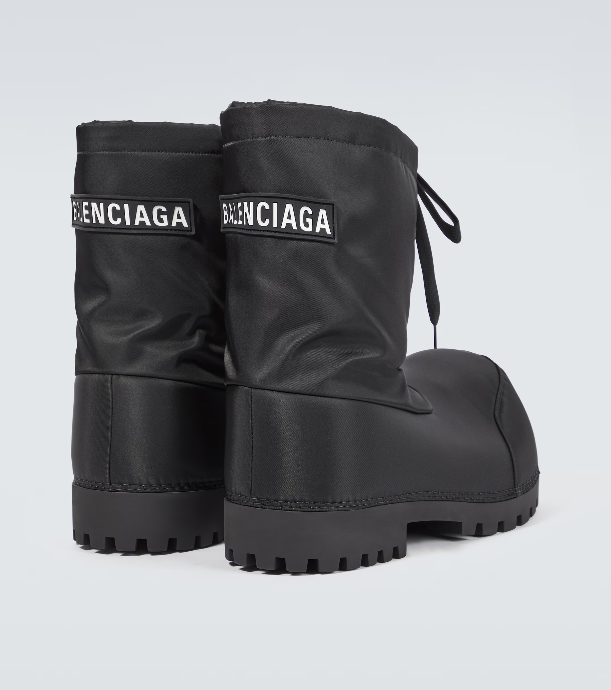 Alaska low-profile snow boots triple black

black winter streetwear boots

fabric and leather snow boots

VOID WORLDWIDE winter boots