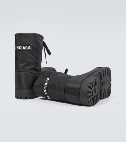 Alaska low-profile snow boots triple black

black winter streetwear boots

fabric and leather snow boots

VOID WORLDWIDE winter boots