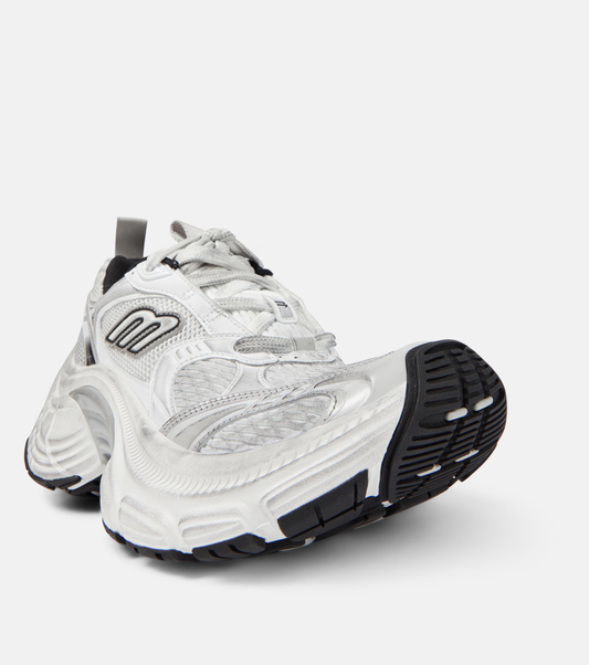 10XL extreme oversized mesh sneakers

white & black futuristic chunky runners

oversized balenciaga style shoes

sculpted sole black tech sneakers