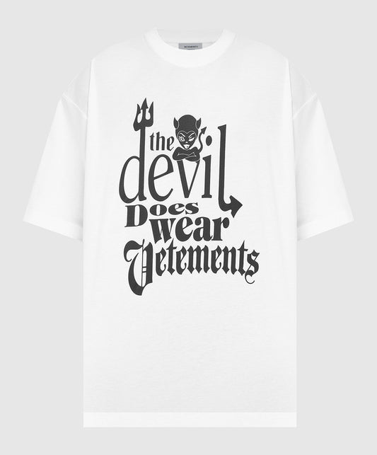 black oversized statement tee
high fashion streetwear shirt
vetements style t-shirt
premium cotton oversized shirt
bold graphic fashion tee
