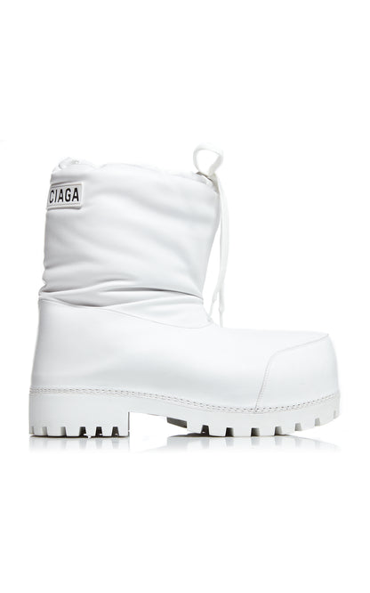 Alaska low-profile snow boots triple white

white winter streetwear boots

fabric and leather snow boots

VOID WORLDWIDE/BALENCIAGA winter boots