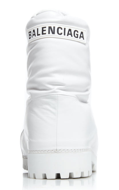Alaska low-profile snow boots triple white

white winter streetwear boots

fabric and leather snow boots

VOID WORLDWIDE/BALENCIAGA winter boots