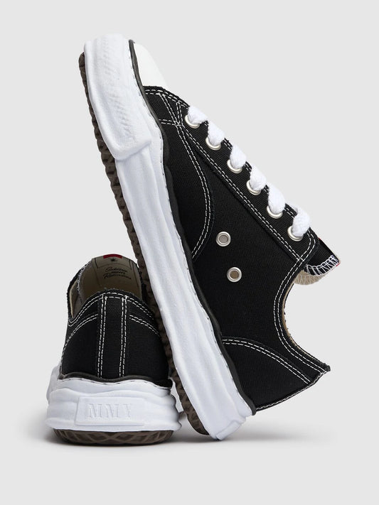 Mihara Yasuhiro style canvas sneakers off-white

distorted rubber sole low-top shoes

raw edge canvas fashion sneakers

avant-garde low-top art sneakers