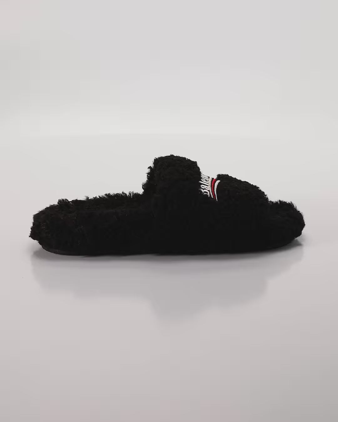 black faux fur luxury slides

plush balenciaga style slippers

fluffy house sandals black

cozy fur-lined streetwear slides
